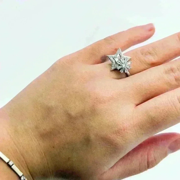 Gorgeous silver colored star sparkle rhinestone adjustable spinning top ring - Picture 6 of 6